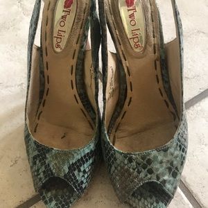 Women heels beautiful color size 9